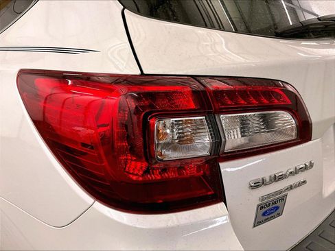 Used 2019 Subaru Outback 2.5i Limited AWD/4WD image 28