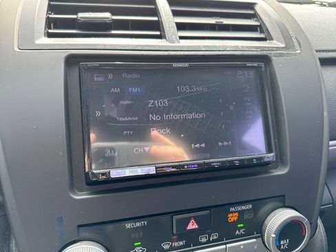 Used 2014 Toyota Camry SE image 14