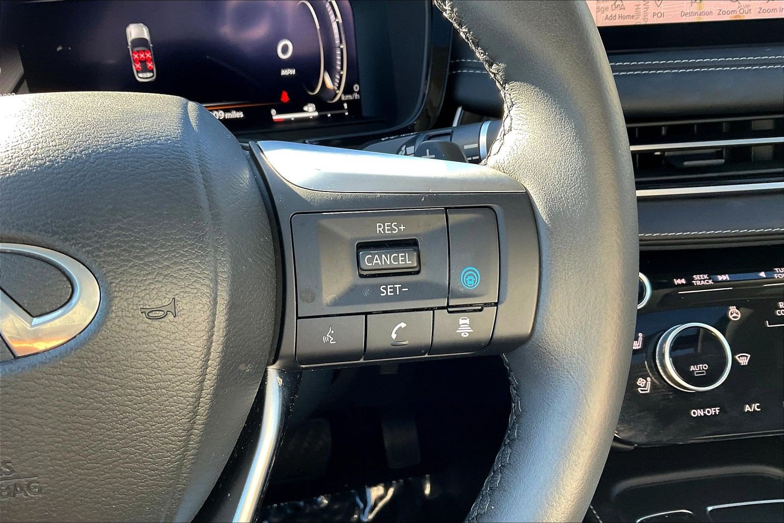 Certified 2023 INFINITI QX60 Luxe w/ Performance Audio Package AWD/4WD image 12