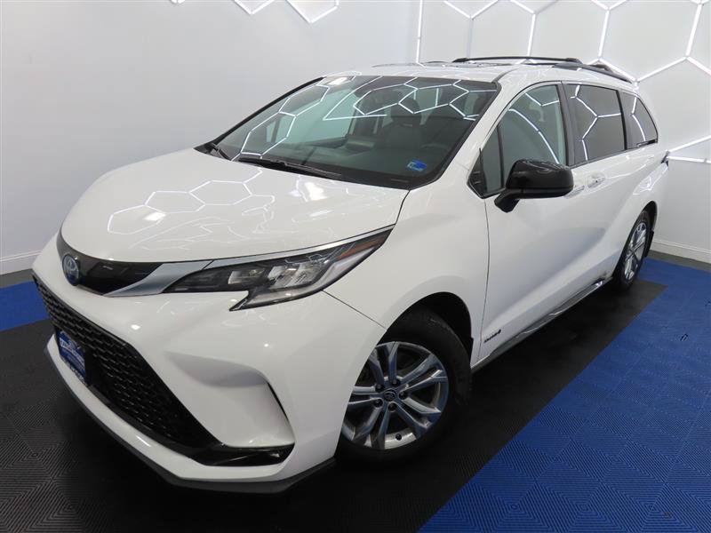Used 2021 Toyota Sienna XSE w/ XSE Plus Package AWD/4WD image 4