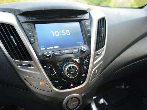 Used 2015 Hyundai Veloster w/ Option Group 02 image 19