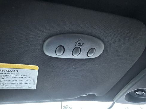 Used 2011 Chrysler 200 Limited image 25