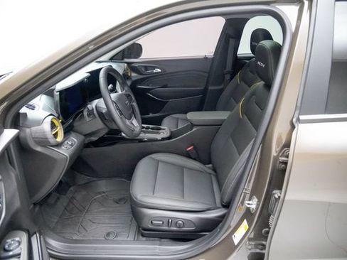 Used 2024 Chevrolet Trax ACTIV w/ Sunroof Package FWD image 24