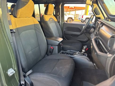 Used 2023 Jeep Gladiator Sport image 10