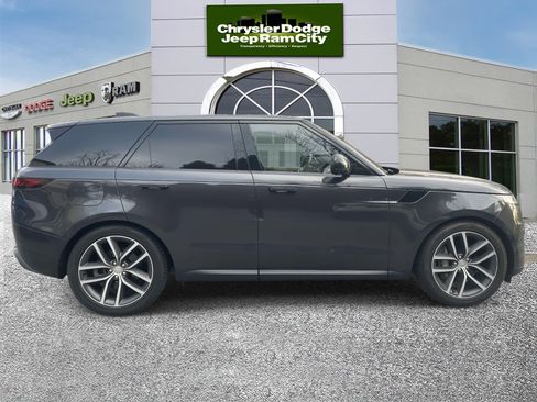 Used 2023 Land Rover Range Rover Sport SE image 5