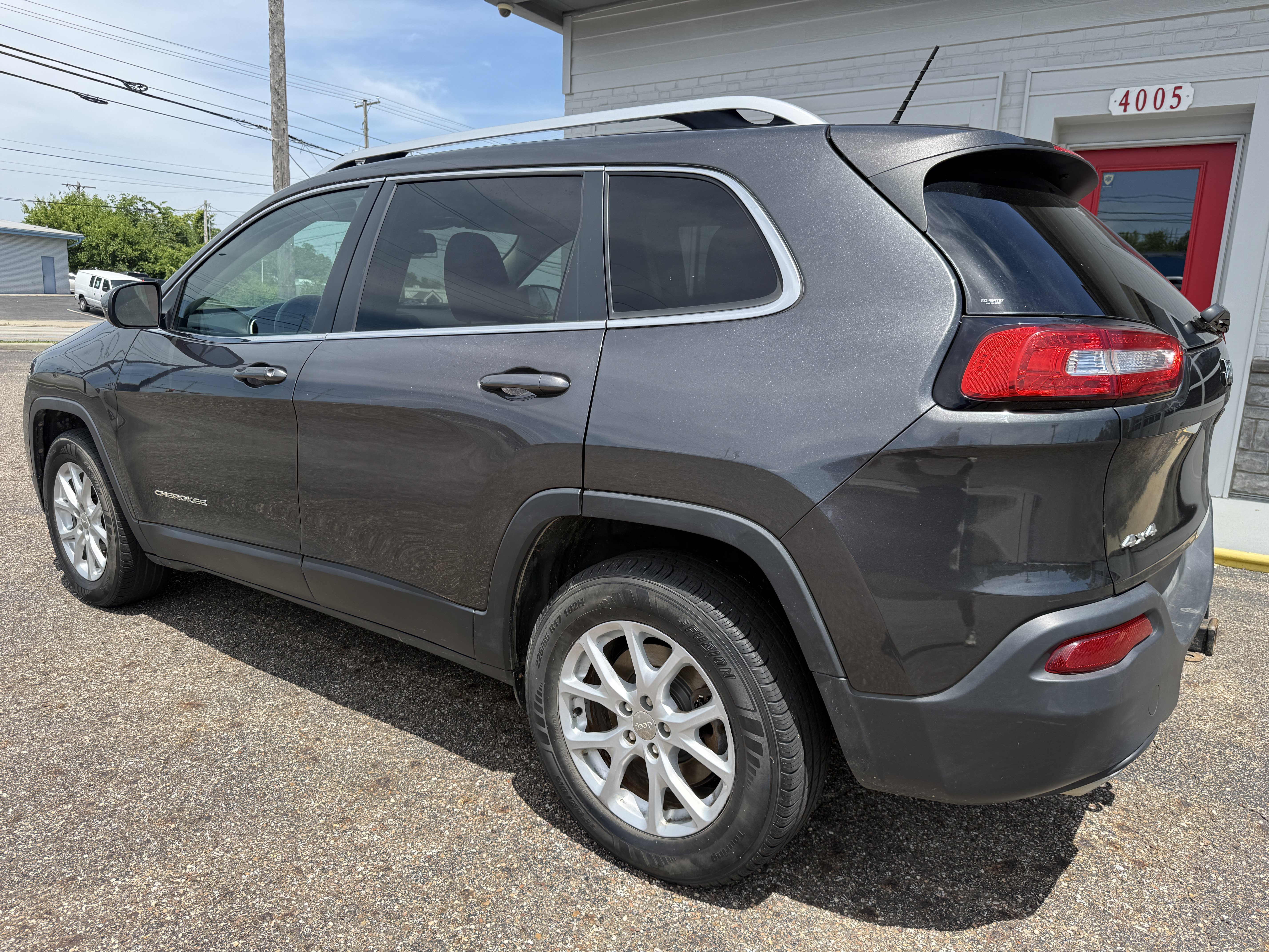 Used 2015 Jeep Cherokee Latitude w/ Cold Weather Group AWD/4WD image 3