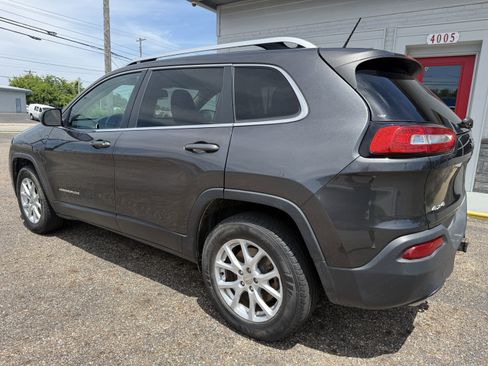 Used 2015 Jeep Cherokee Latitude w/ Cold Weather Group AWD/4WD image 3
