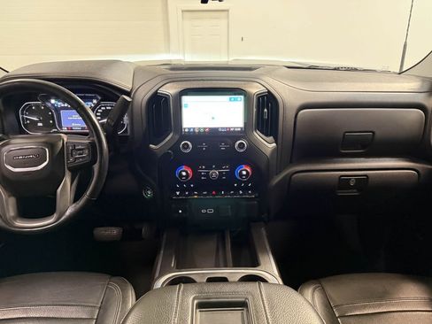 Used 2021 GMC Sierra 2500 Denali w/ Denali Black Diamond Edition image 18