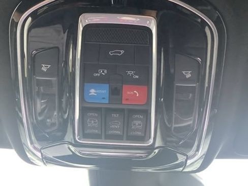 Used 2021 Jeep Grand Cherokee L Overland w/ Luxury Tech Group IV AWD/4WD image 33
