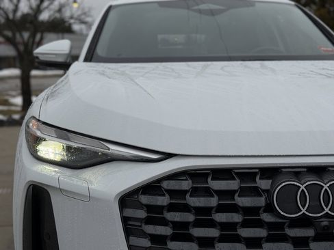 Used 2025 Audi Q5 Premium w/ Convenience Package image 4