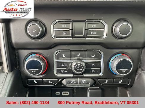 Used 2023 Chevrolet Tahoe Z71 w/ Luxury Package AWD/4WD image 20