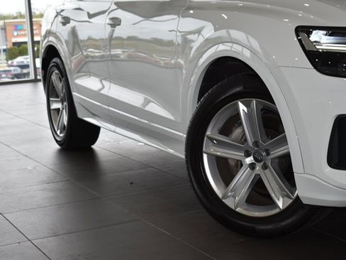 Used 2019 Audi Q8 Premium w/ Convenience Package AWD/4WD image 3