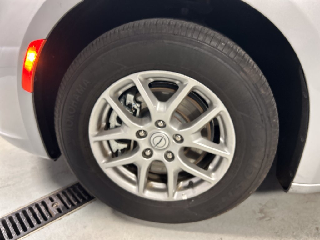 Used 2026 Chrysler Pacifica Select FWD image 9