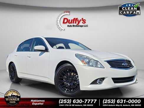 Used 2015 INFINITI Q40 w/ Moonroof Package RWD image 1