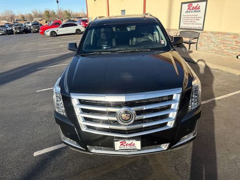 Used 2015 Cadillac Escalade Premium image 19
