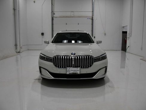 Used 2022 BMW 740i xDrive w/ Premium Package image 2
