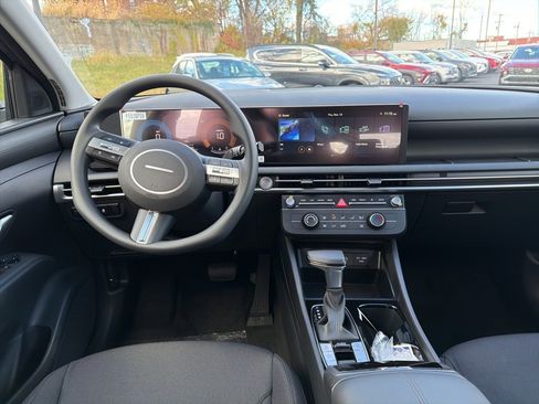 New 2026 Hyundai Tucson SE image 18