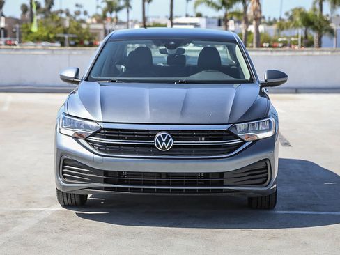 Used 2024 Volkswagen Jetta SE FWD image 3