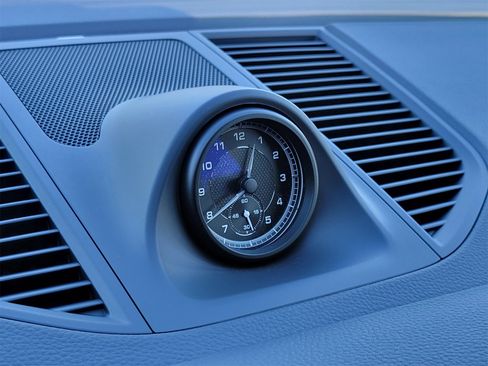 Used 2025 Porsche Macan image 21