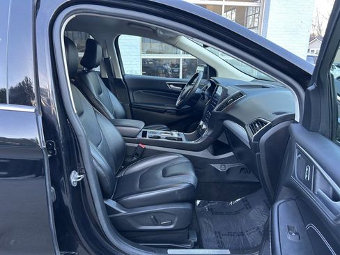 Used 2022 Ford Edge Titanium AWD/4WD image 10