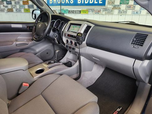 Used 2007 Toyota Tacoma TRD Off-Road image 2