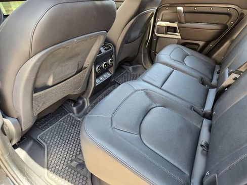 Used 2024 Land Rover Defender 110 S image 29