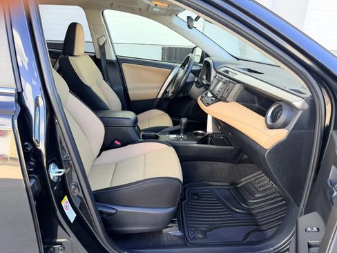 Used 2017 Toyota RAV4 XLE w/ Carpet Mat Package AWD/4WD image 15