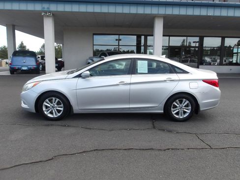 Used 2013 Hyundai Sonata GLS w/ Popular Equipment Pkg FWD image 2