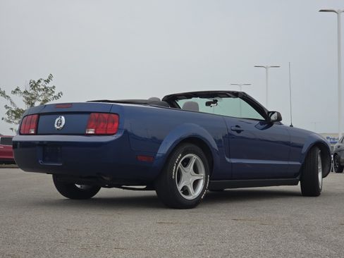Used 2006 Ford Mustang Convertible RWD image 14