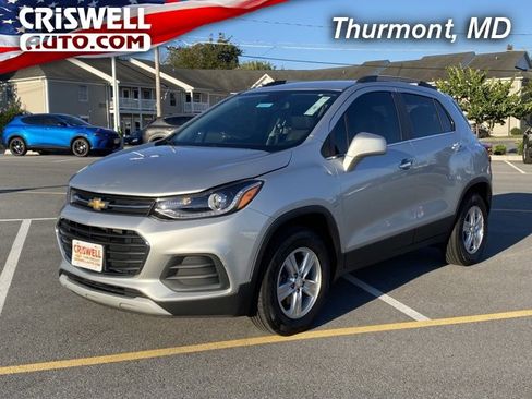 Used 2020 Chevrolet Trax LT w/ LT Convenience Package image 1