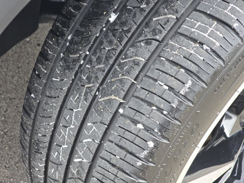 Certified 2024 Volkswagen Tiguan SEL R-Line image 15