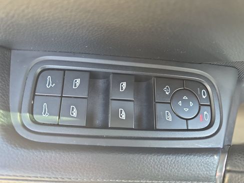 Certified 2023 Porsche Cayenne w/ Premium Package AWD/4WD image 18