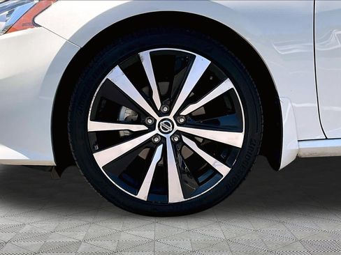 Used 2022 Nissan Altima 2.5 SR FWD image 11