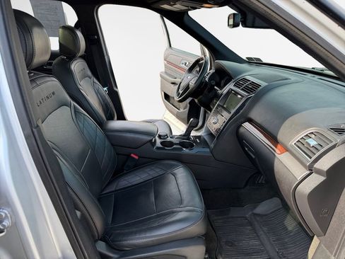 Used 2017 Ford Explorer Platinum image 26