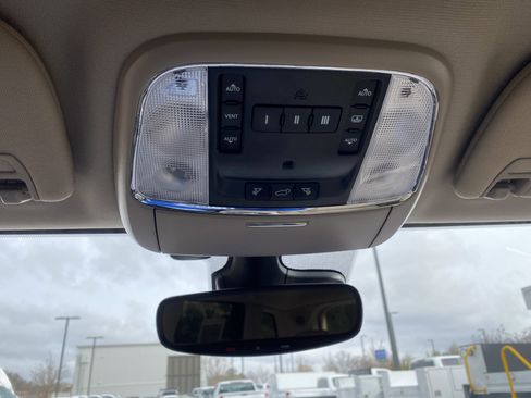 Used 2018 Jeep Grand Cherokee Overland image 32