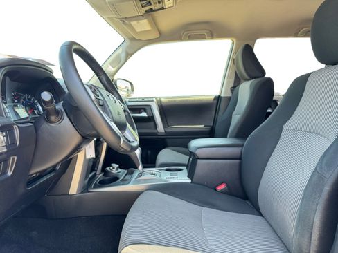 Used 2017 Toyota 4Runner SR5 AWD/4WD image 12