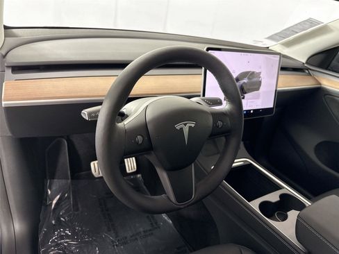 Used 2024 Tesla Model Y Performance AWD/4WD image 4