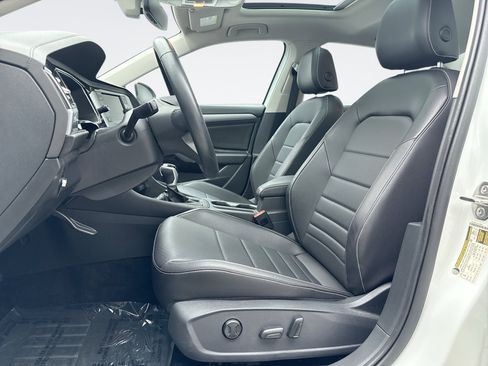 Used 2023 Volkswagen Jetta SE w/ Panoramic Sunroof Package FWD image 11