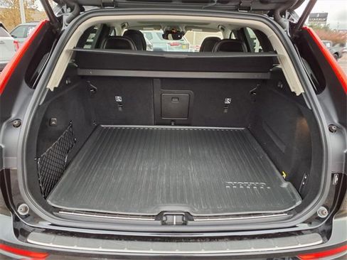 Used 2019 Volvo XC60 T5 Momentum w/ Multimedia Package image 25