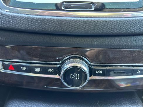 Used 2017 Volvo XC90 T6 Momentum w/ Vision Package image 30