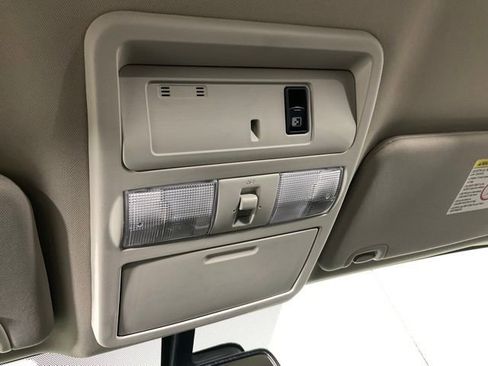 Used 2018 Nissan Titan SV w/ SV Convenience Package image 17