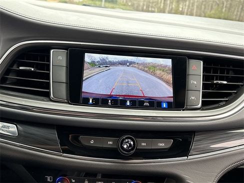 Used 2024 Buick Enclave Premium image 25