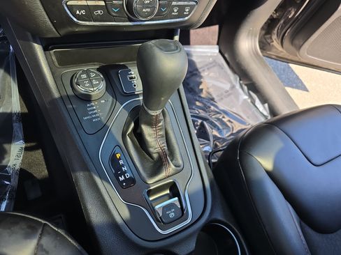 Used 2019 Jeep Cherokee Trailhawk w/ Comfort/Convenience Group image 26