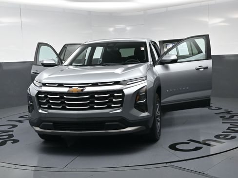 Used 2026 Chevrolet Equinox LT FWD image 22