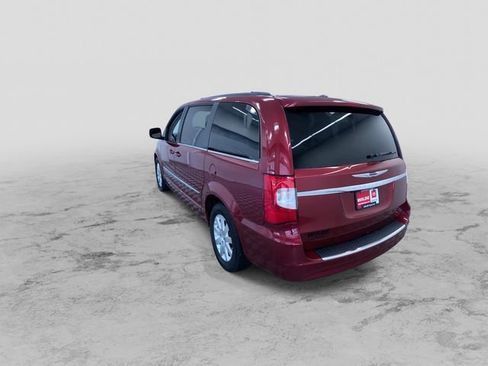 Used 2015 Chrysler Town & Country Touring FWD image 8
