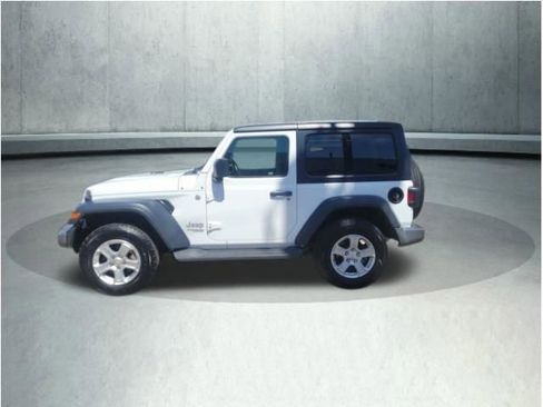 Used 2018 Jeep Wrangler Sport image 2