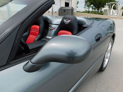 Used 2004 Chevrolet Corvette Convertible w/ Preferred Equipment Group RWD image 25