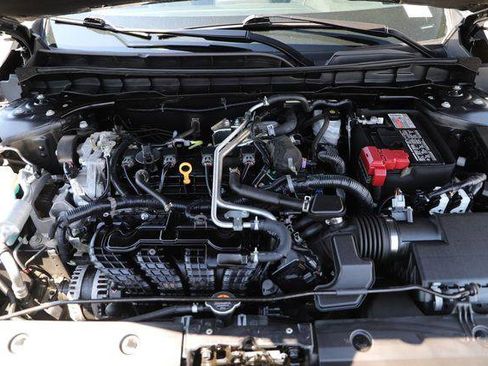 Used 2025 Nissan Altima 2.5 SV FWD image 3