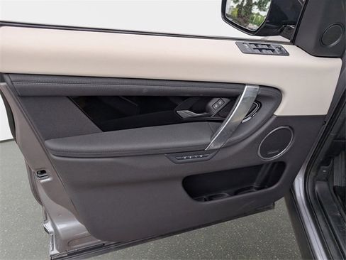 Used 2024 Land Rover Discovery Sport S image 17