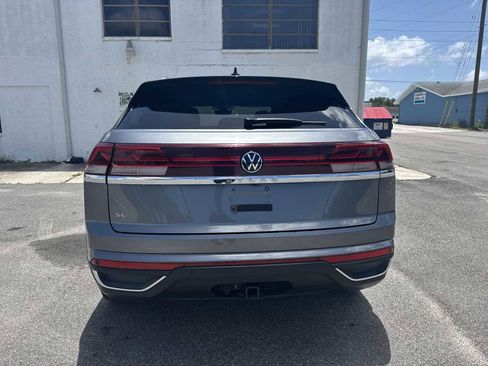Certified 2024 Volkswagen Atlas Cross Sport SE FWD image 5